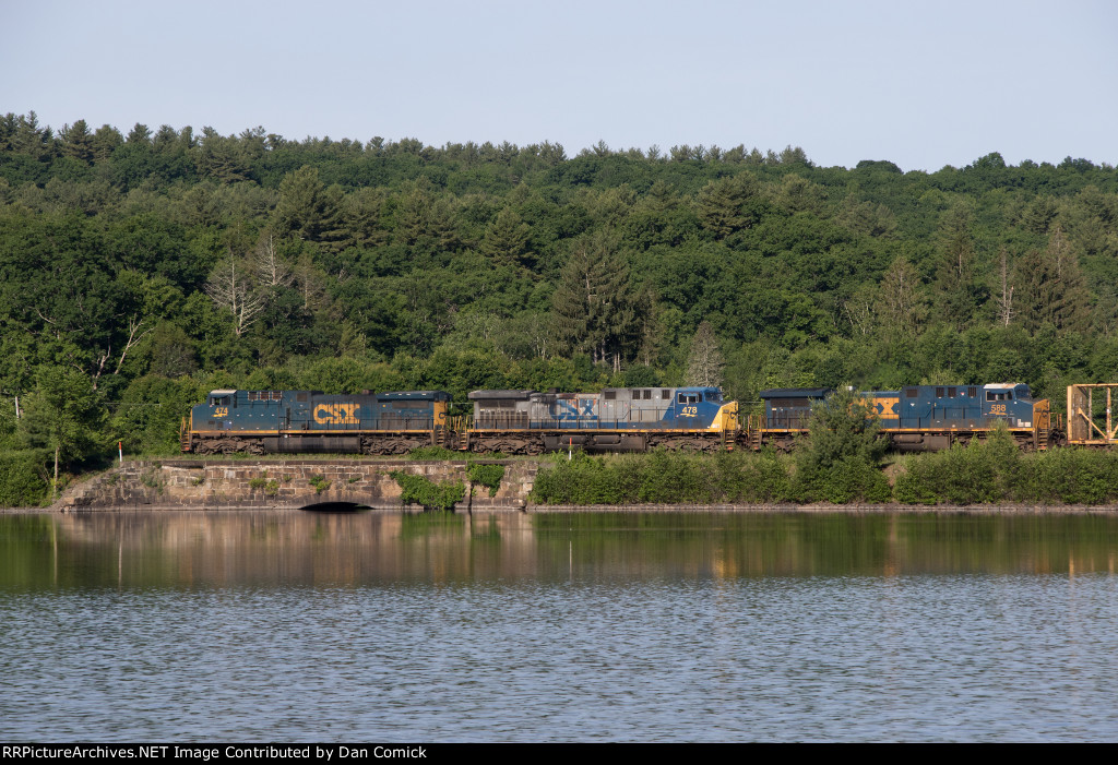 CSXT 471 Leads M427 at the Wachusett Reservoir 